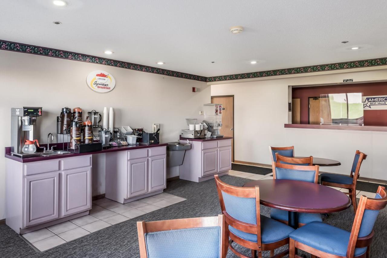 Americas Best Value Inn-Wenona Exterior photo