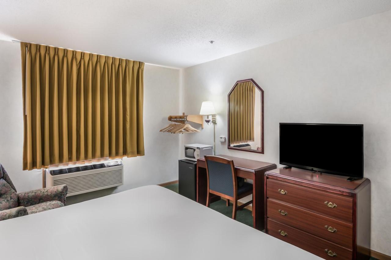 Americas Best Value Inn-Wenona Exterior photo