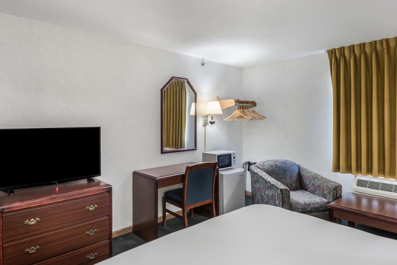 Americas Best Value Inn-Wenona Exterior photo