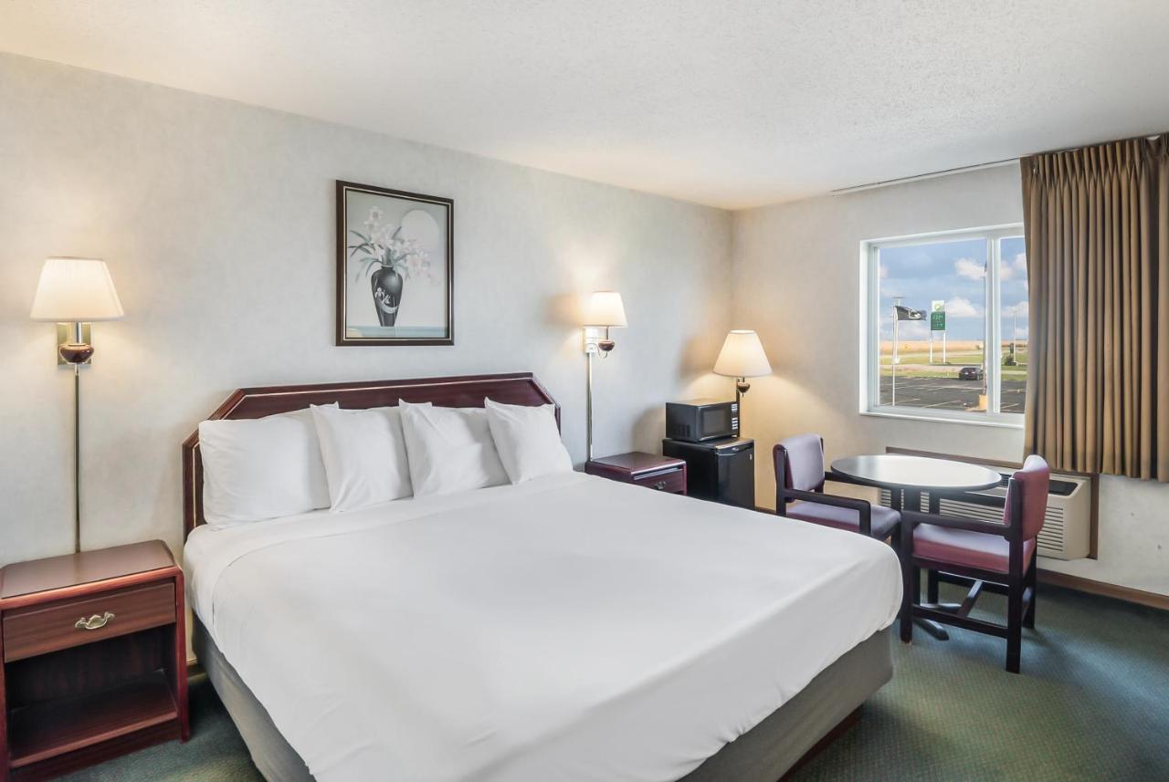 Americas Best Value Inn-Wenona Exterior photo
