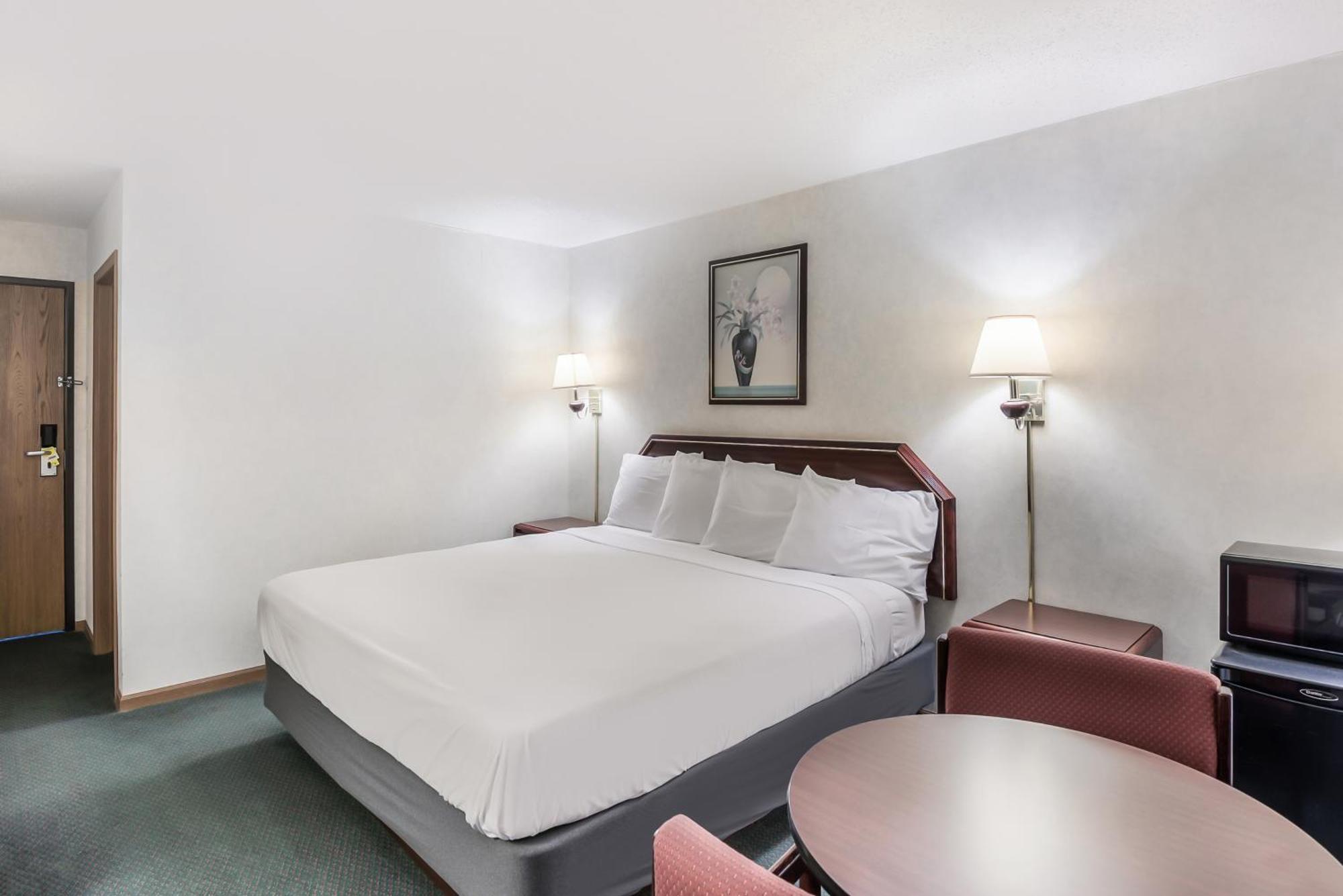 Americas Best Value Inn-Wenona Exterior photo