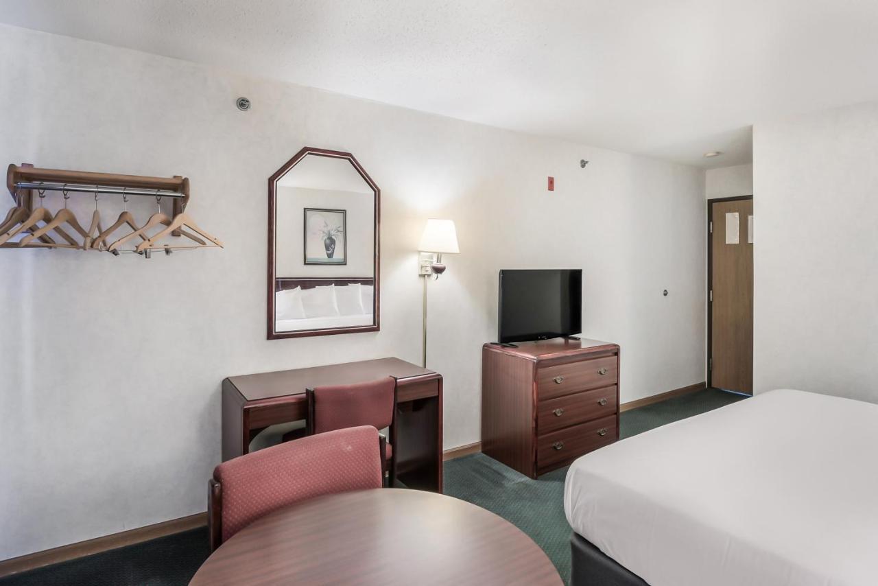 Americas Best Value Inn-Wenona Exterior photo