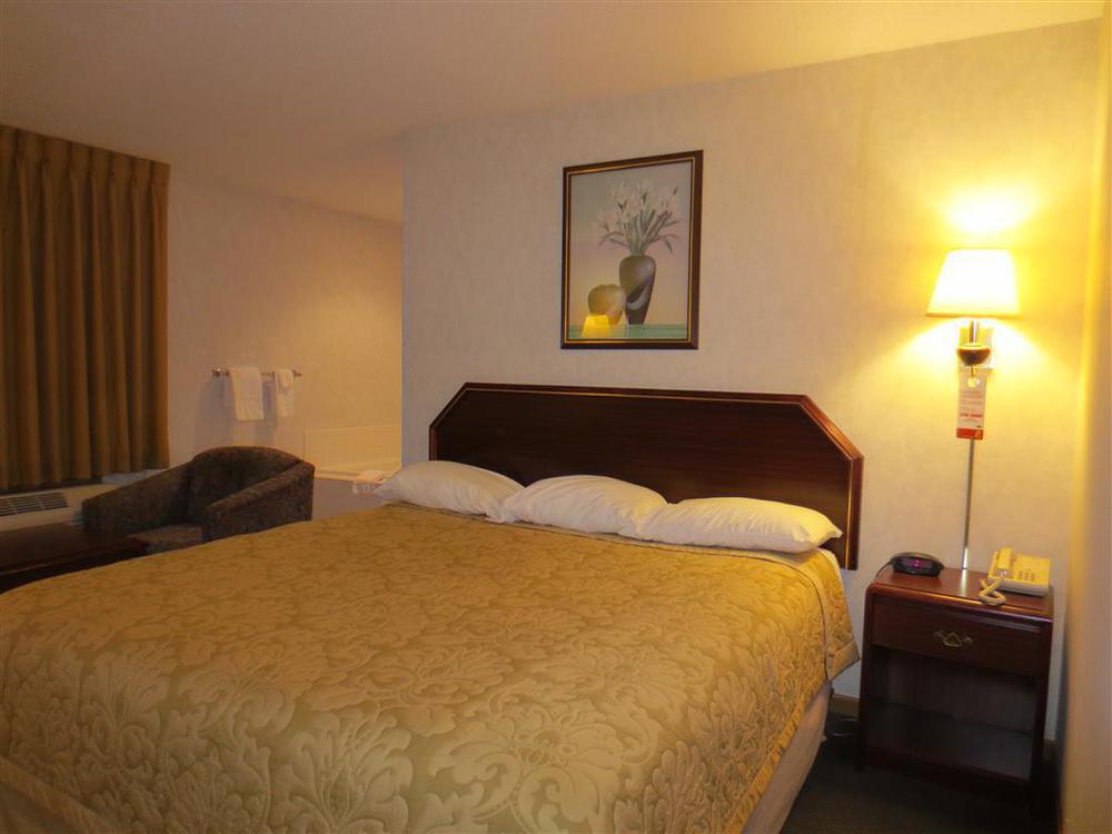 Americas Best Value Inn-Wenona Room photo