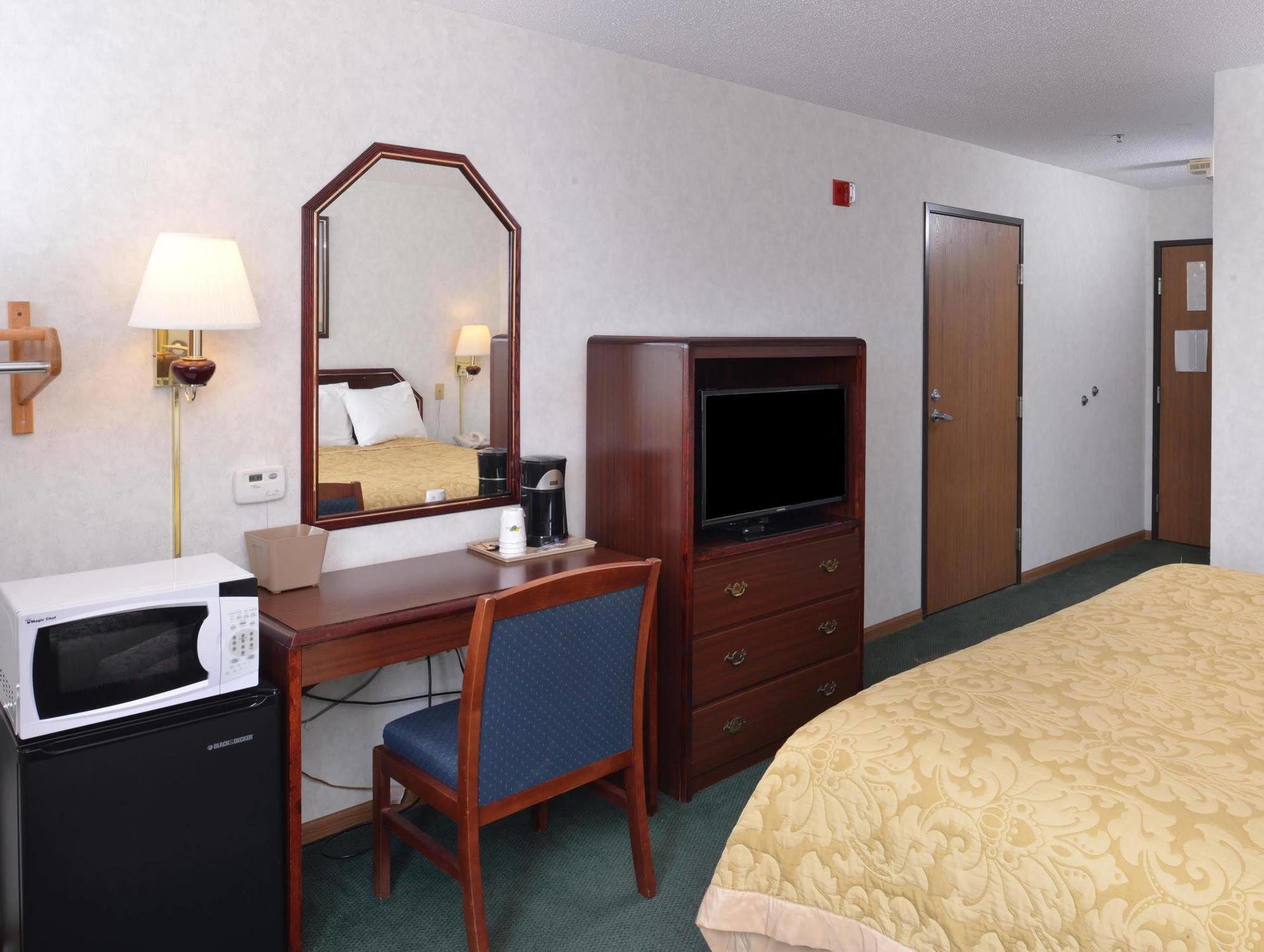Americas Best Value Inn-Wenona Exterior photo